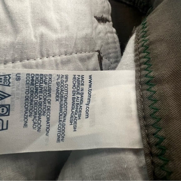 Tommy Hilfiger khaki pants with zipper, button closure and slits - Picture 8 of 8